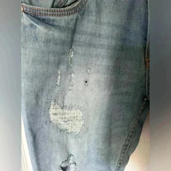 Cudi Jeans size 27. Distressed Denim Straight Jeans. Light wash. - Picture 3 of 13